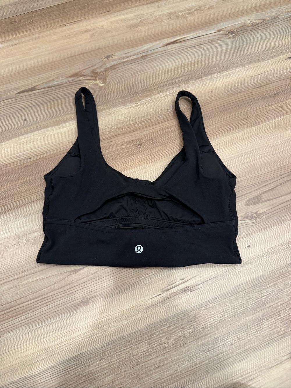 NWOT Lululemon Nulu Twist-Front Scoop-Neck Bra-Size S